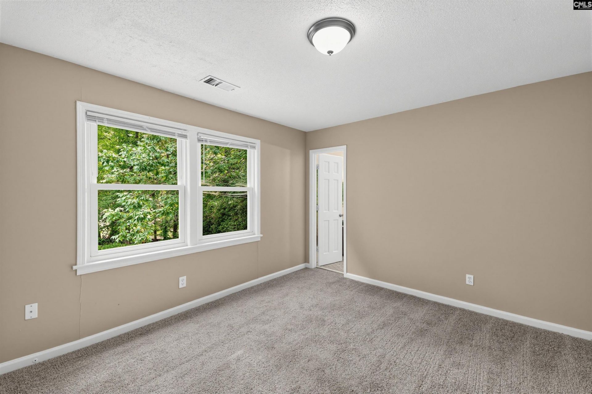 525 Friarsgate Boulevard Photo 21