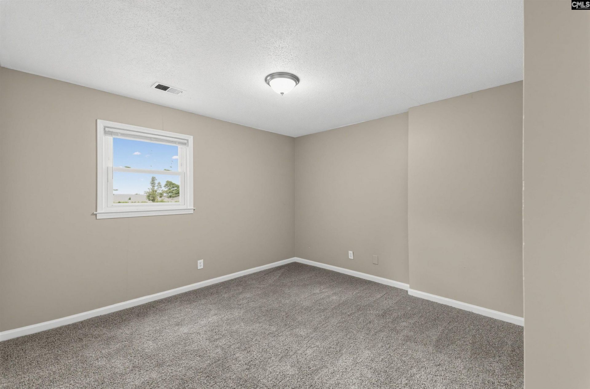 525 Friarsgate Boulevard Photo 23