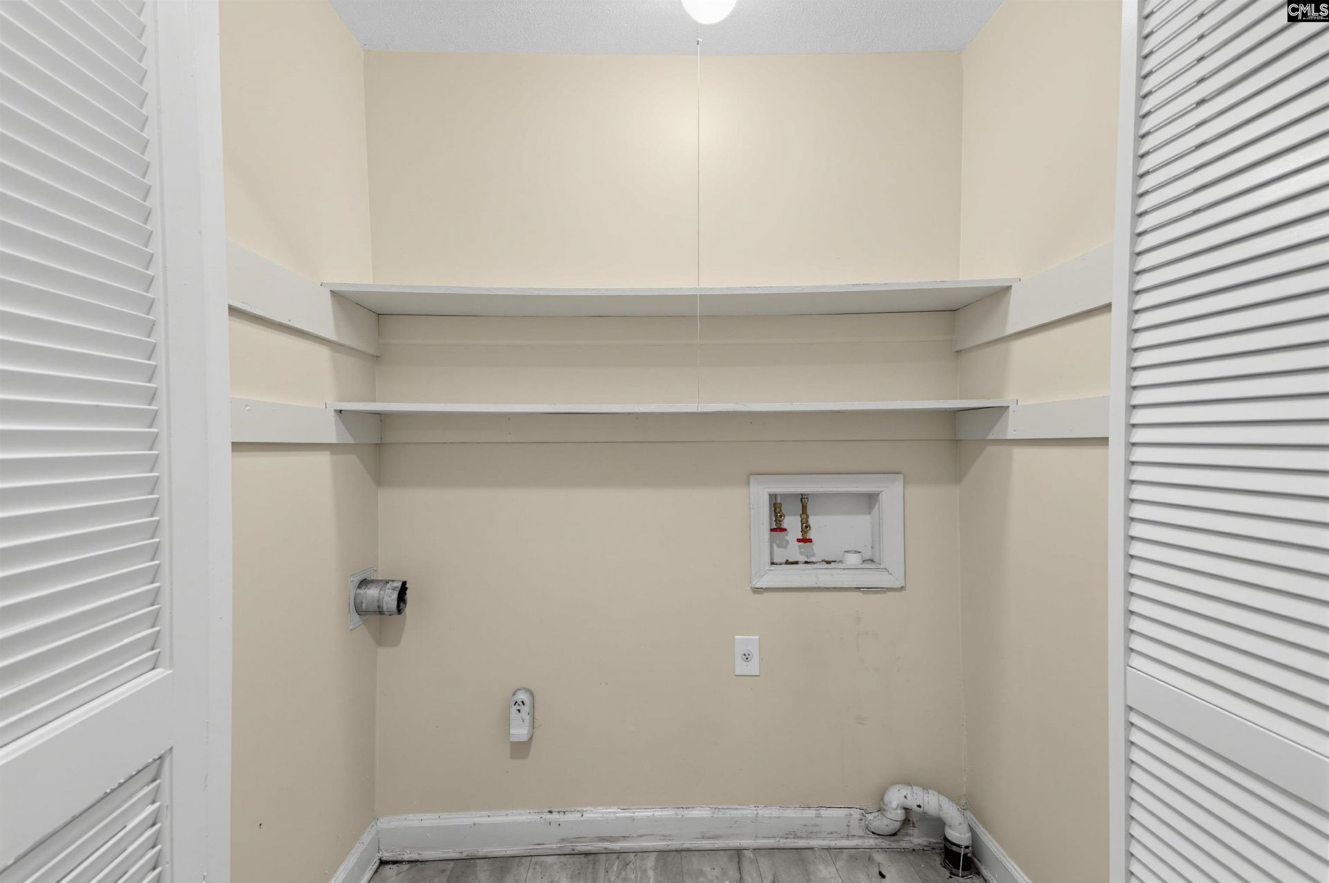 525 Friarsgate Boulevard Photo 31