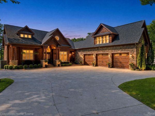 2829 Riverside Drive, Port Huron, Mi 48060