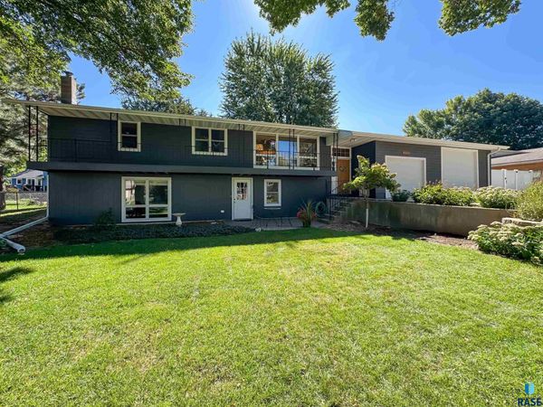 4905 E Cynthia Dr, Sioux Falls, SD 57110