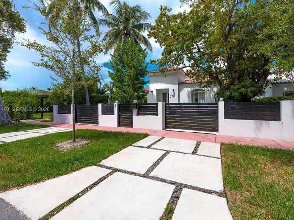 719 W 51st St, Miami Beach, FL 33140