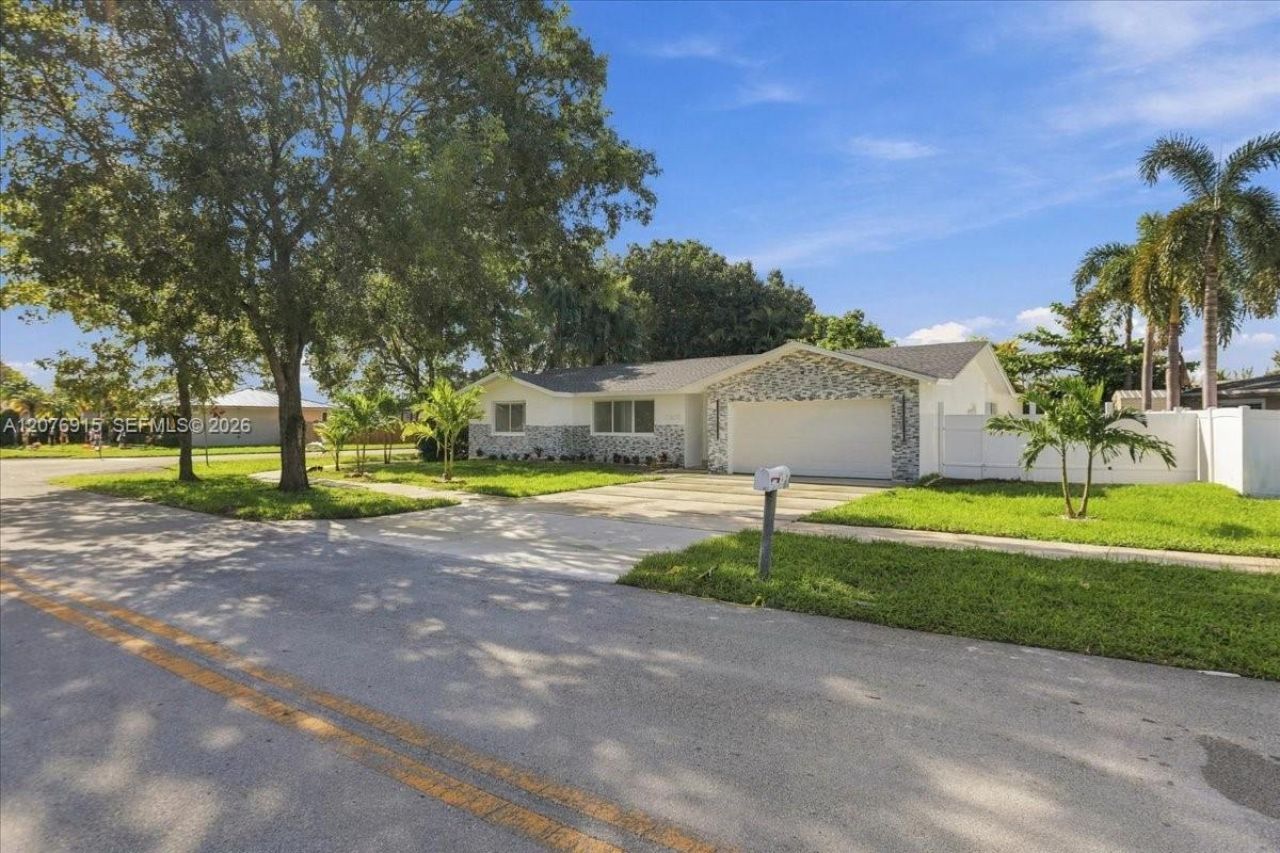 8300 SW 26th Pl, Davie, FL 33328 Photo
