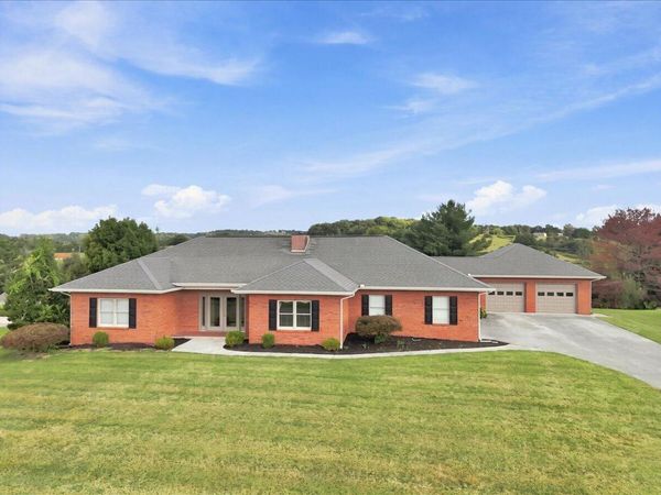1272 Stonewall Jackson Drive, Dandridge, TN 37725