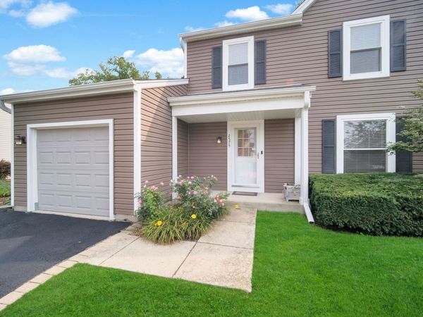 2575 Prairieview Lane N, Aurora, IL 60504