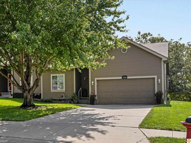 1015 Woodview Drive, Papillion, NE 68046