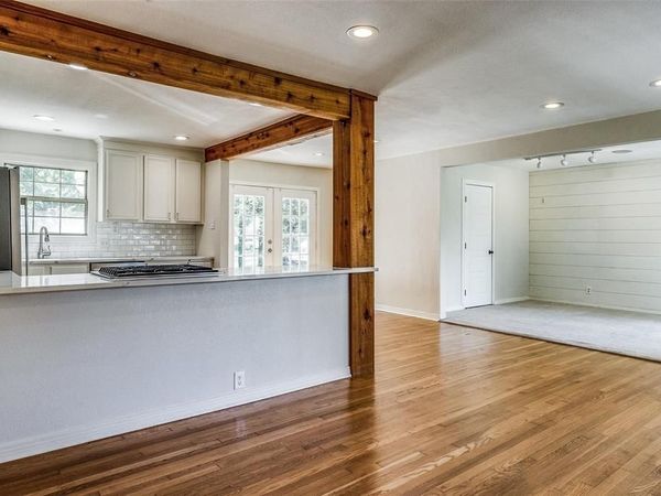 541 Parkhurst Drive , Dallas, TX 75218