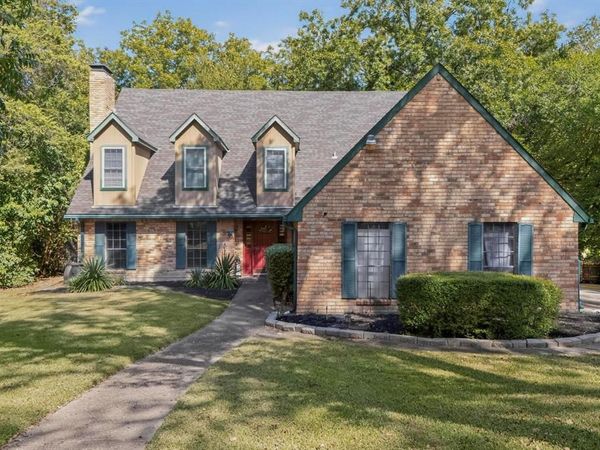 277 Creekwood Drive , Lancaster, TX 75146