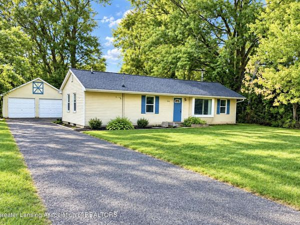 5420 S Waverly Road, Lansing, MI 48911