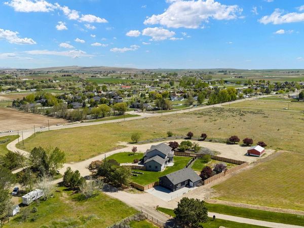 7657 Track Rd, Nampa, ID 83686