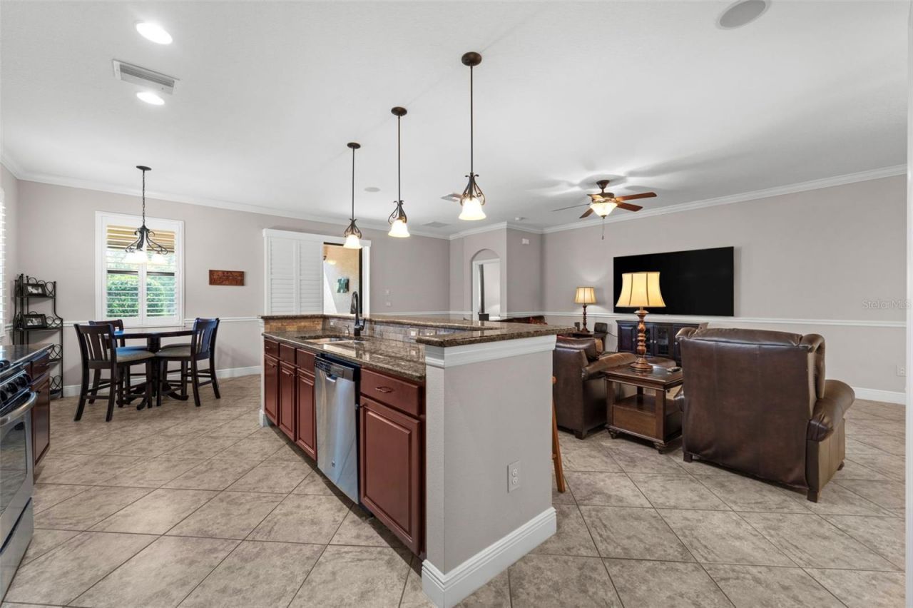 8212 36th Street E, Sarasota, FL 34243 Photo