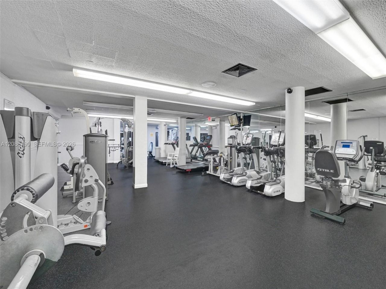 1950 S Ocean Dr, Unit LE, Hallandale Beach, FL 33009 Photo