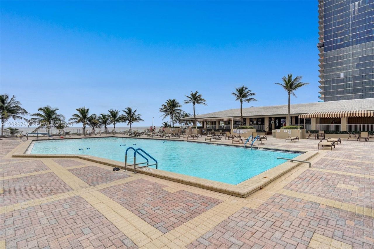1950 S Ocean Dr, Unit LE, Hallandale Beach, FL 33009 Photo