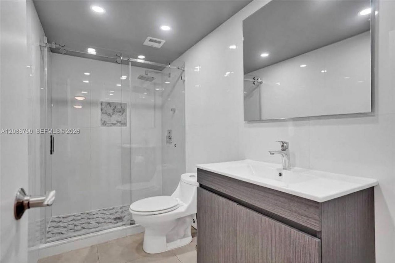 1950 S Ocean Dr, Unit LE, Hallandale Beach, FL 33009 Photo