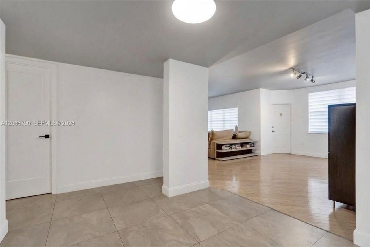 1950 S Ocean Dr, Unit LE, Hallandale Beach, FL 33009 Photo