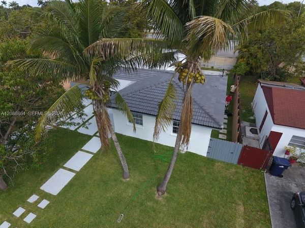 2375 NE 185th St , Miami, FL 33180