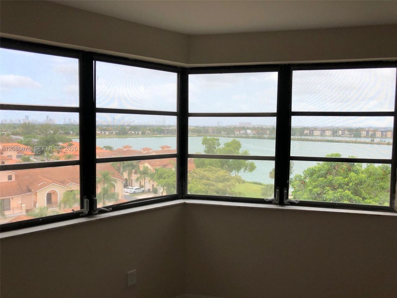 20840 San Simeon Way, Unit 702, Miami, FL 33179 Photo