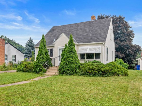 1394 Mackubin Street , Saint Paul, MN 55117