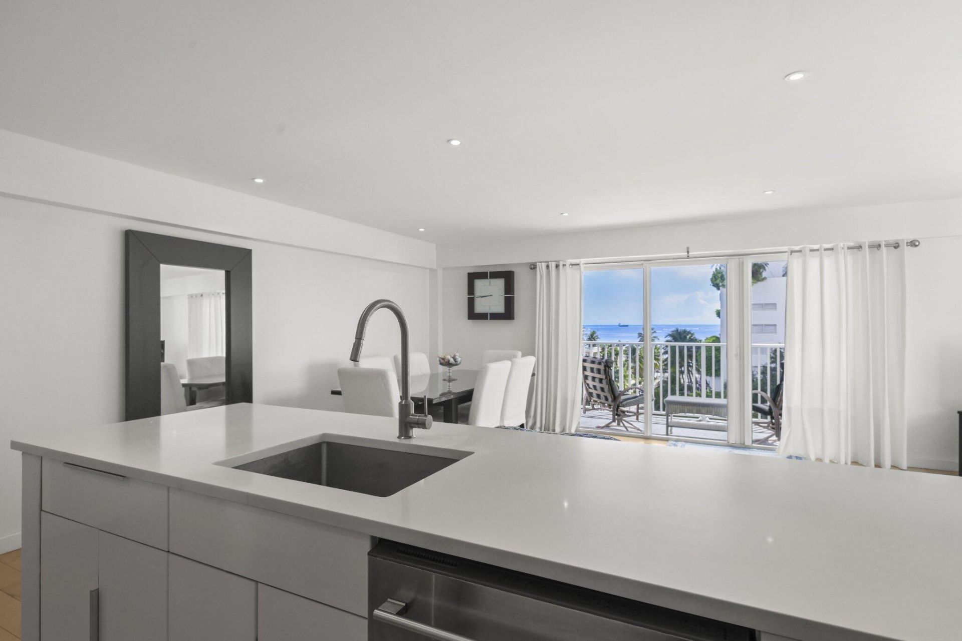 95 N Birch Road, Unit 704, Fort Lauderdale, FL 33304 Photo