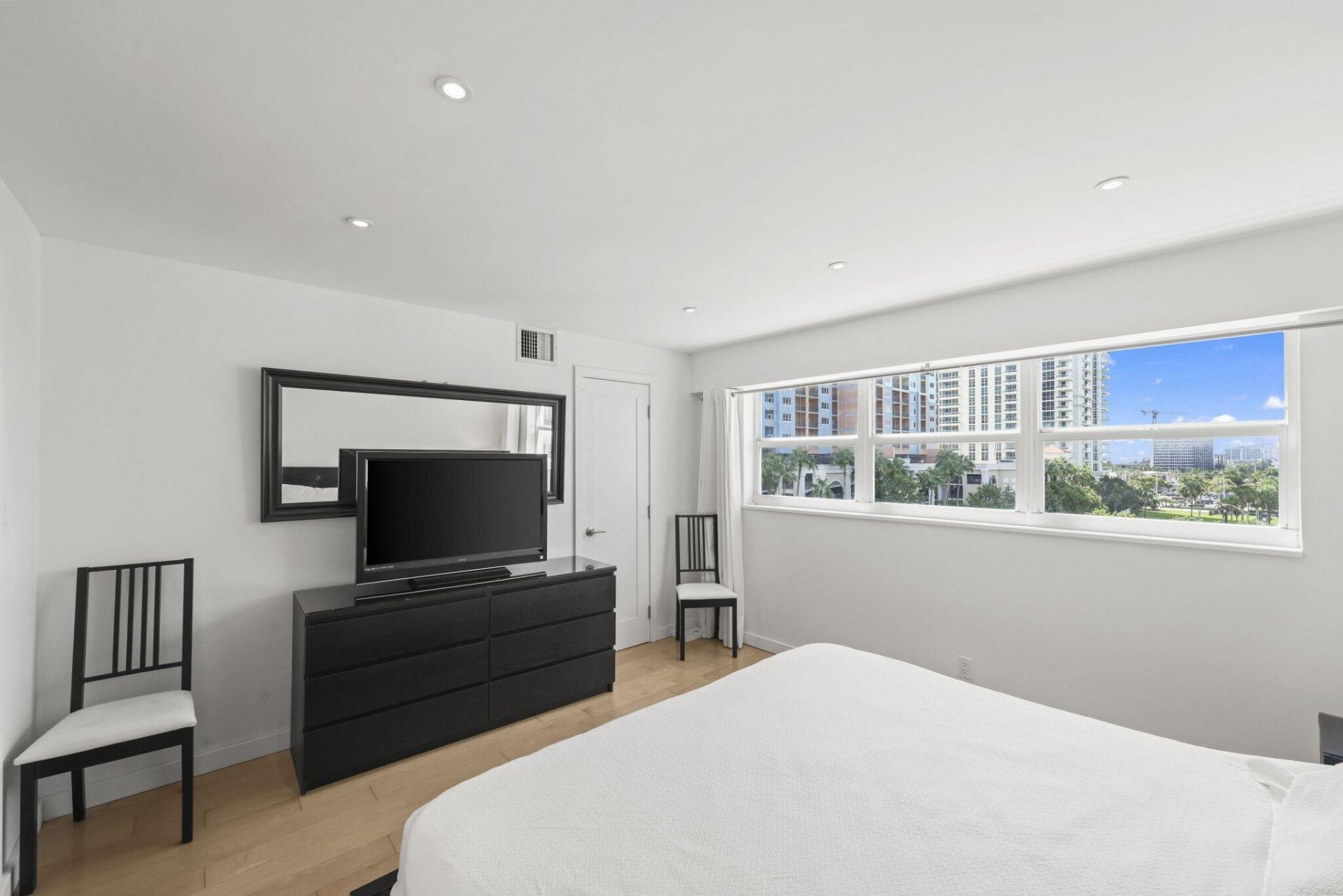 95 N Birch Road, Unit 704, Fort Lauderdale, FL 33304 Photo