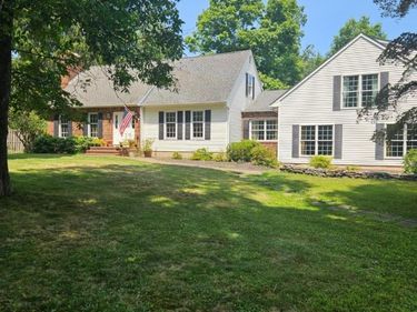 9 Nightingale Rd, Knowlton, NJ 07825