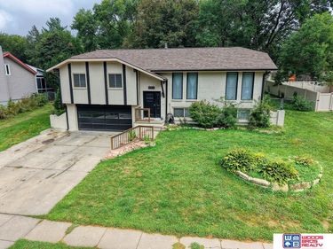 6220 S 48th Street, Lincoln, NE 68516