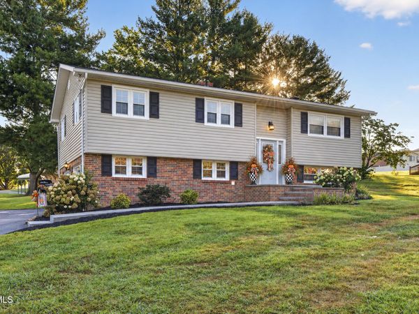 136 Patriot Circle, Bristol, VA 24201