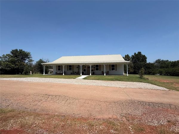 100 E 1st Street, Wellston, OK 74881