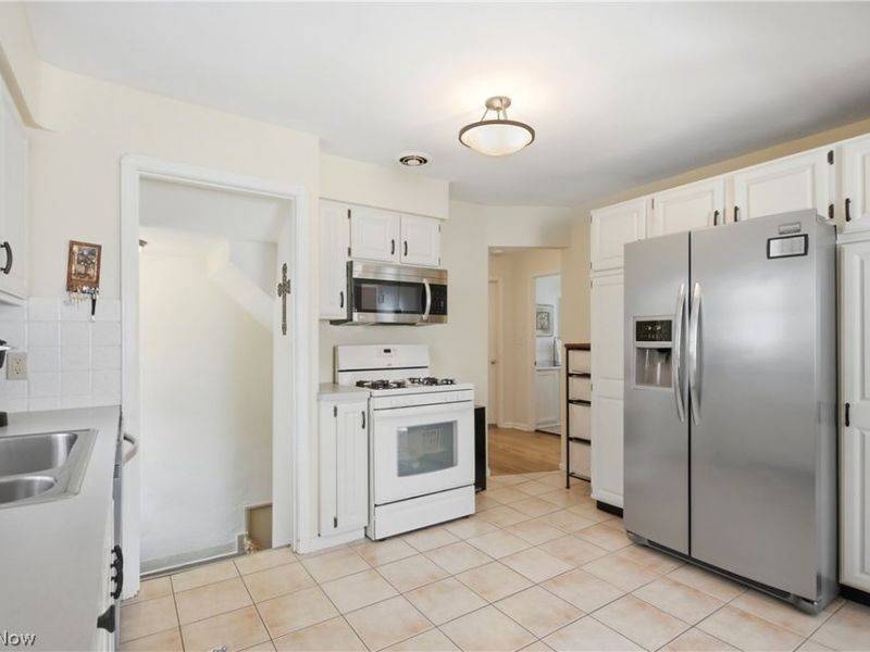 8102 Essen Avenue, Parma, OH 44129 Photo 11