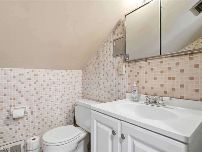 8102 Essen Avenue, Parma, OH 44129 Photo 28