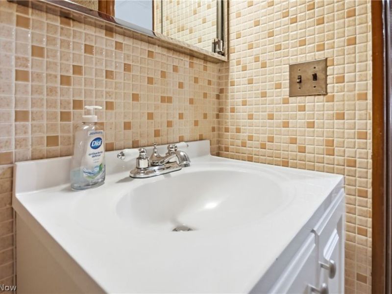 8102 Essen Avenue, Parma, OH 44129 Photo 29