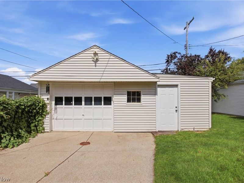 8102 Essen Avenue, Parma, OH 44129 Photo 46