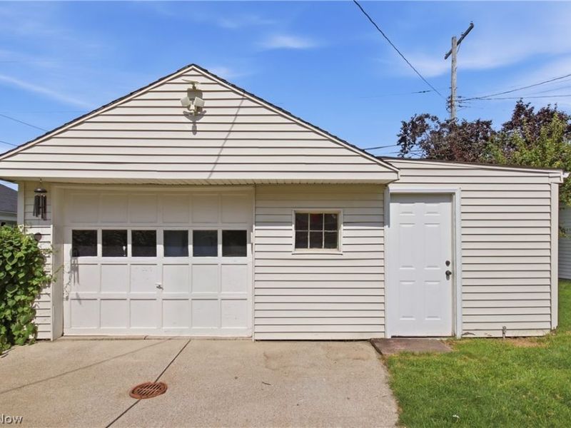 8102 Essen Avenue, Parma, OH 44129 Photo 47