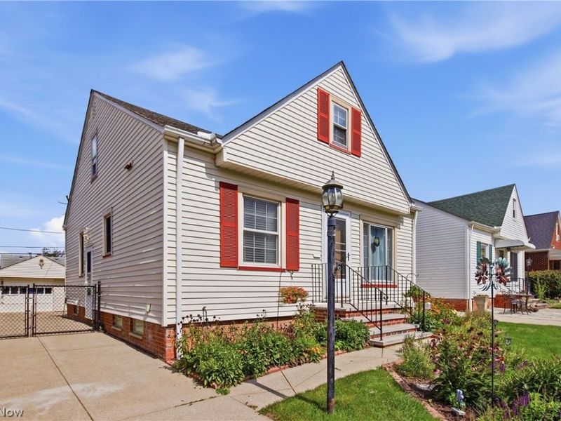 8102 Essen Avenue, Parma, OH 44129 Photo 5