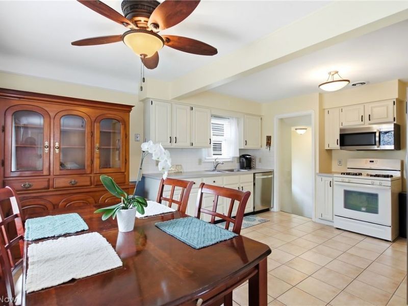 8102 Essen Avenue, Parma, OH 44129 Photo 9