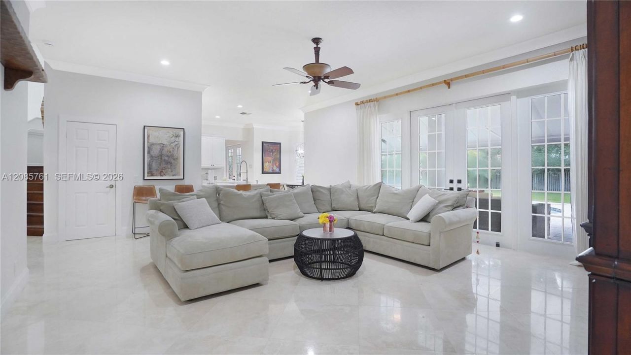 1606 Victoria Pointe Cir, Weston, FL 33327 Photo