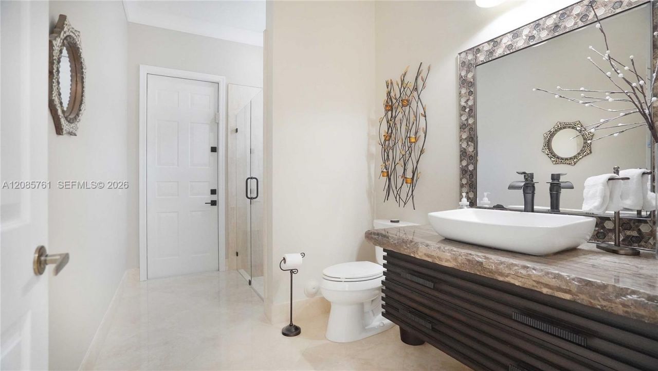 1606 Victoria Pointe Cir, Weston, FL 33327 Photo