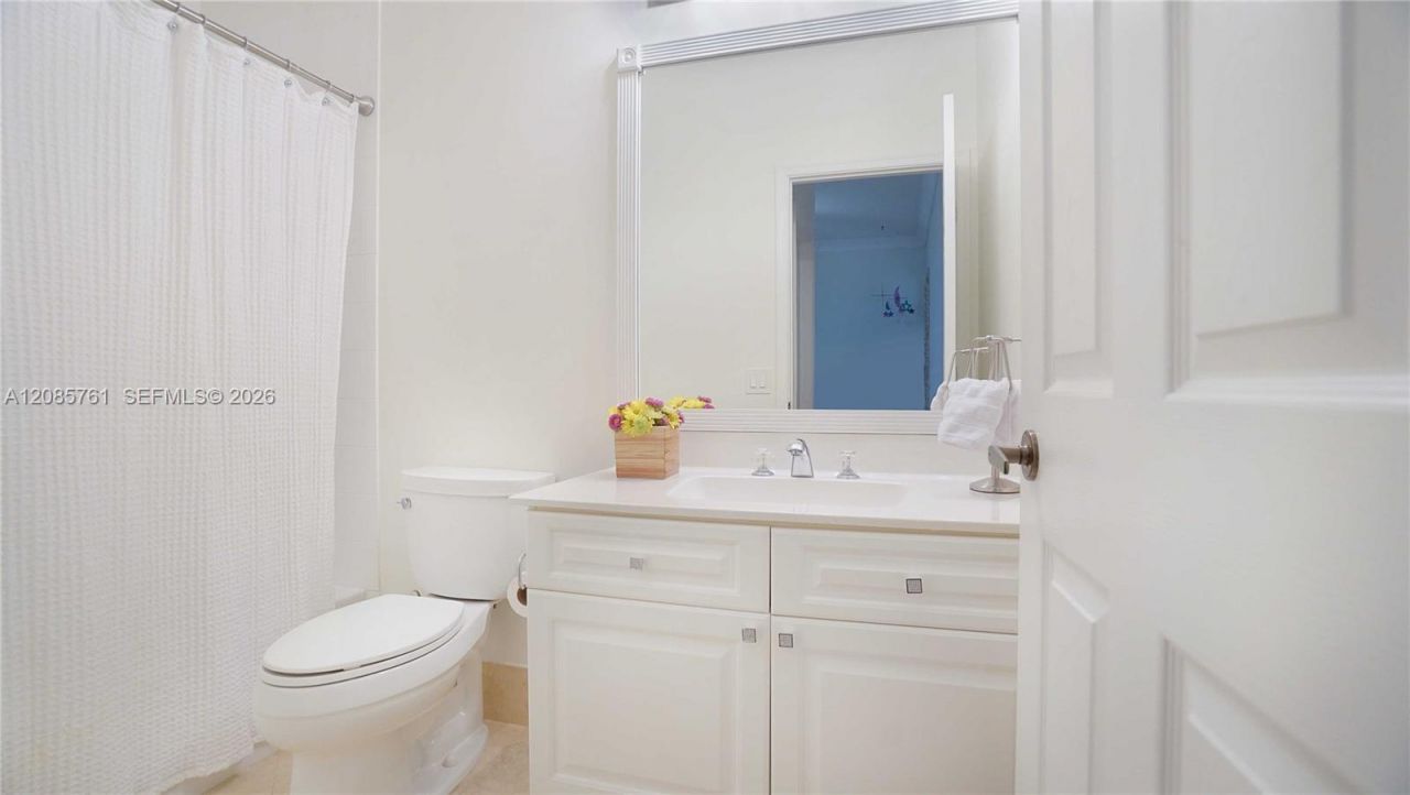 1606 Victoria Pointe Cir, Weston, FL 33327 Photo