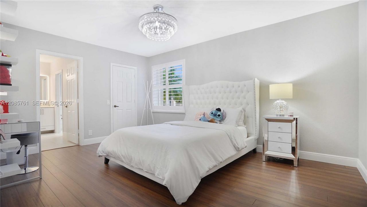 1606 Victoria Pointe Cir, Weston, FL 33327 Photo