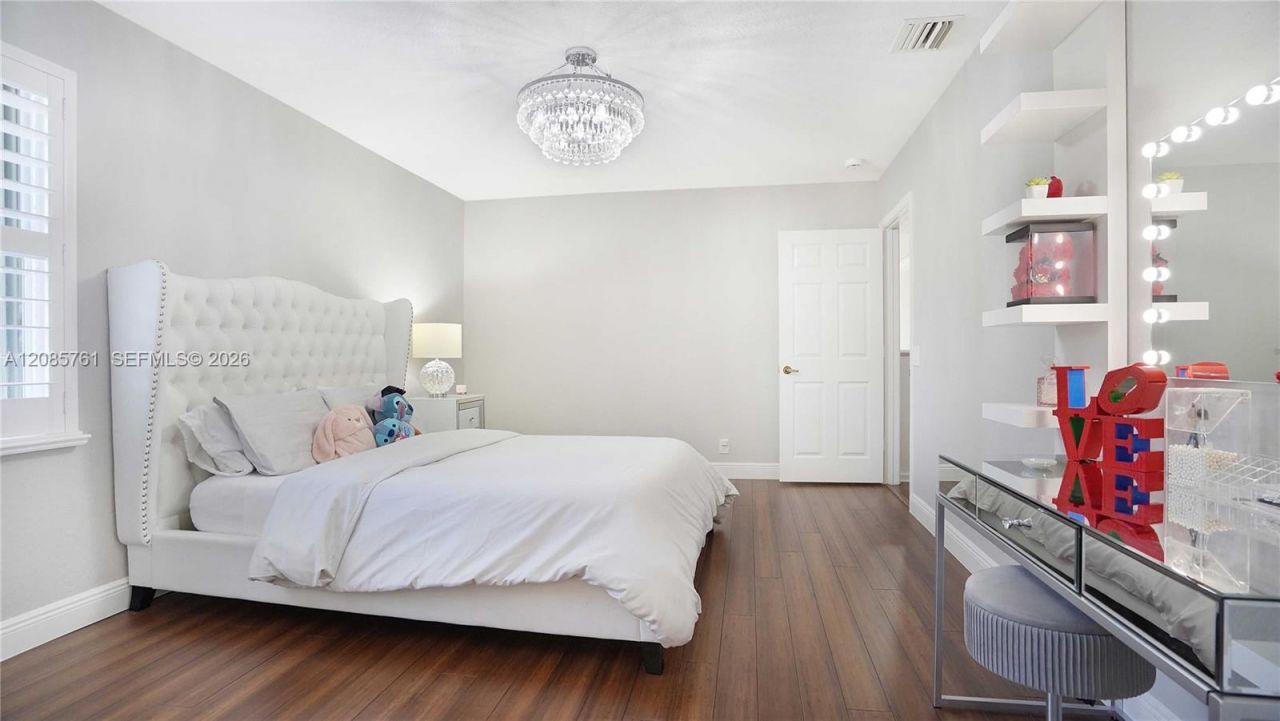 1606 Victoria Pointe Cir, Weston, FL 33327 Photo