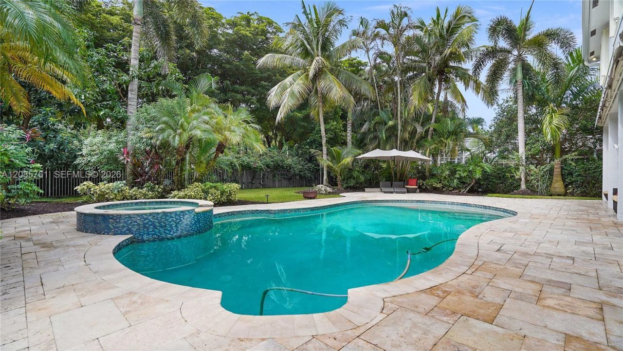 1606 Victoria Pointe Cir, Weston, FL 33327 Photo