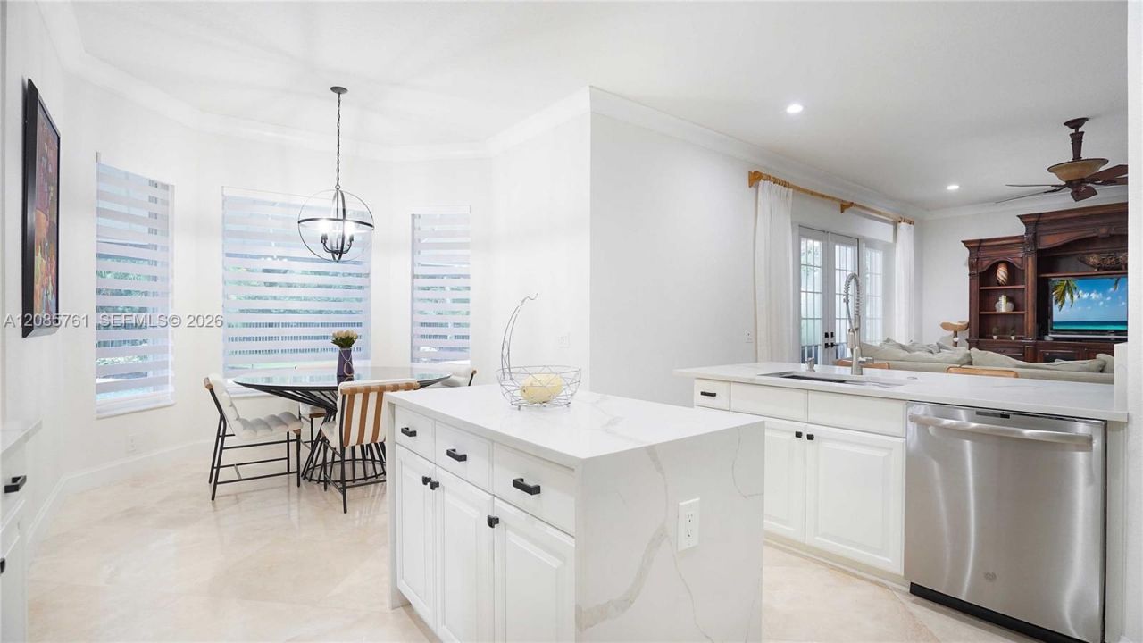 1606 Victoria Pointe Cir, Weston, FL 33327 Photo