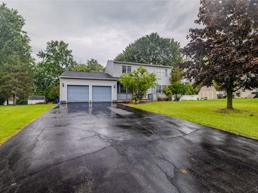 7679 Glenview Drive , Syracuse, NY 13212