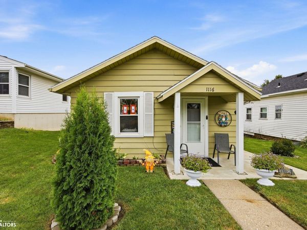 1116 20th Avenue SW, Cedar Rapids, IA 52404