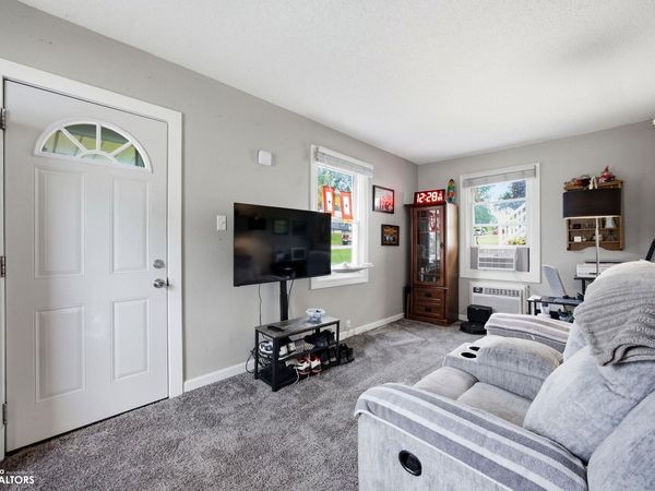 1116 20th Avenue SW, Cedar Rapids, IA 52404