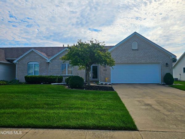 4459 E Clearwater Drive, Maumee, OH 43537