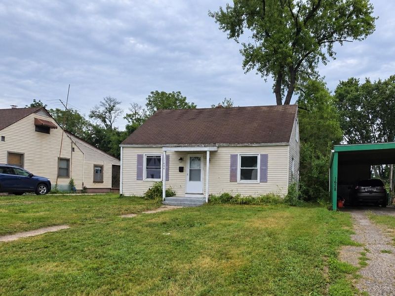 1624 N Sweetbriar Lane, Springfield, OH 45505 Photo 2