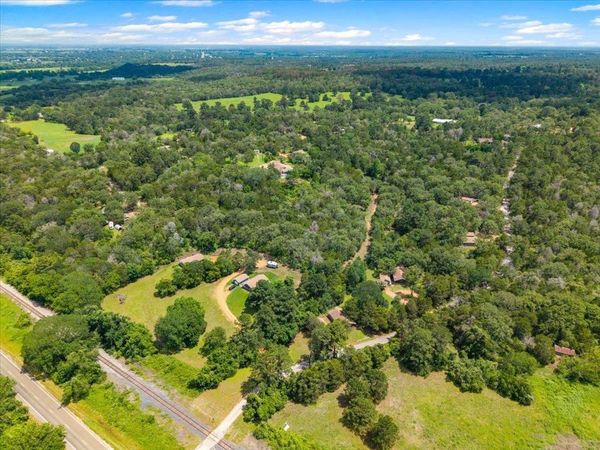 107 Mountain Valley DR, Smithville, TX 78957