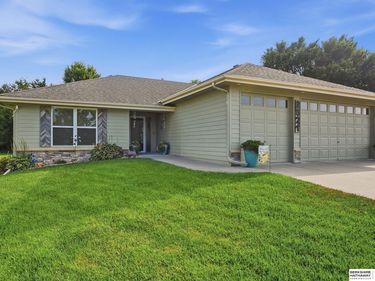 2821 Lakeside Drive, Plattsmouth, NE 68048