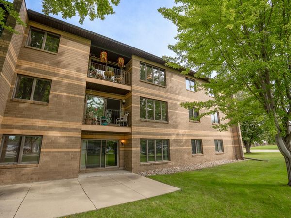 1801 Becker Avenue SE, Unit 102, Willmar, MN 56201